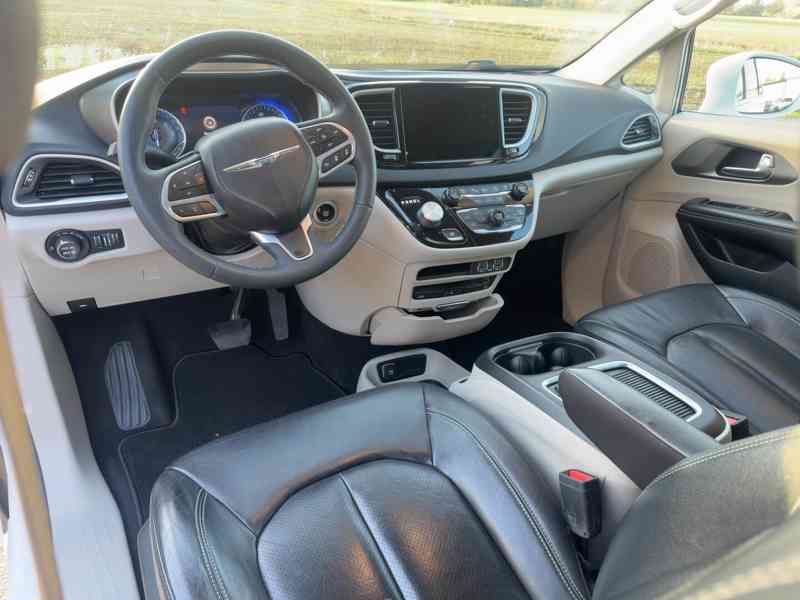 Chrysler Pacifica 3,6 8 míst 360 DVD Radar 2022 - foto 13
