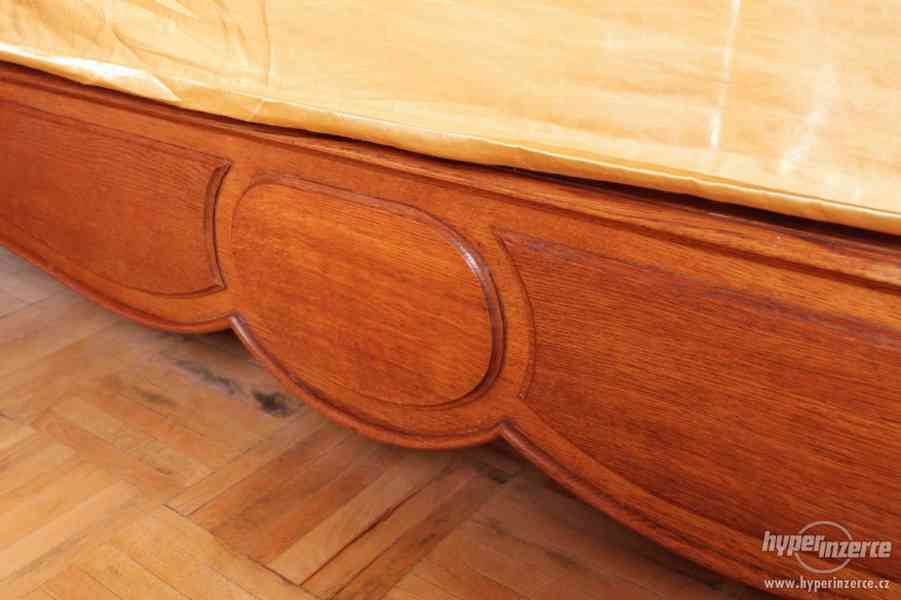 Masivní dubová postel Ludvík XV šíře 160 cm - foto 3