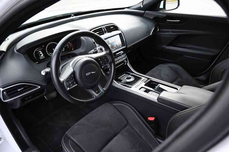 Jaguar XE S 3.0 V6 280kW - foto 5