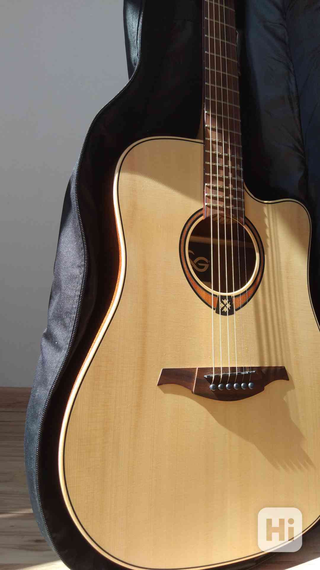 Nová kytara LAG Tramontane T70DC Natural Satin - foto 1