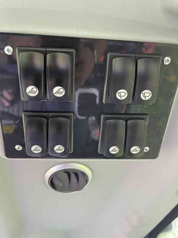 Traktor HANWO HWB 604C. Traktor 65 koni 48kW, čelný nakladač - foto 25