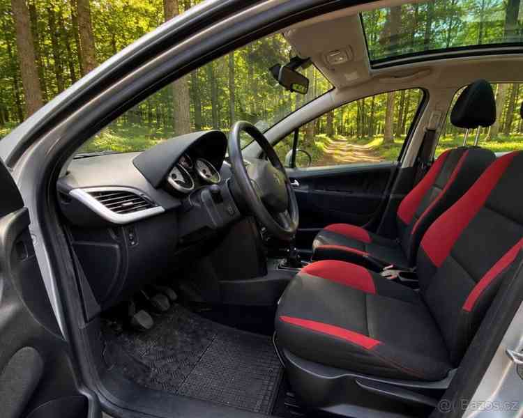Peugeot 207 1,4   panorama – pouze 109 000 km - foto 7