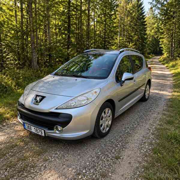 Peugeot 207 1,4   panorama – pouze 109 000 km - foto 9