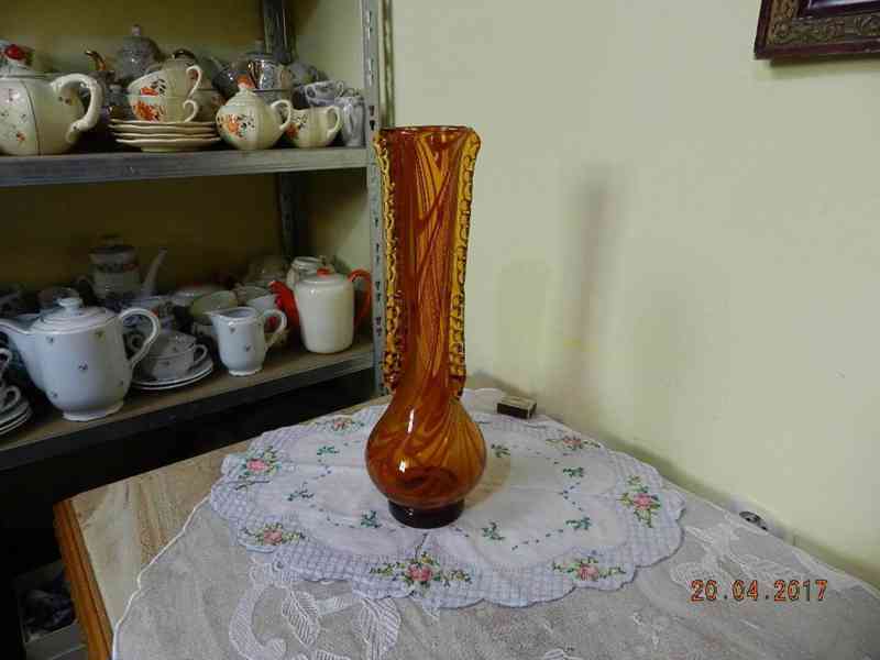Hezká oranžová Váza Ambrové sklo F. Koudelka