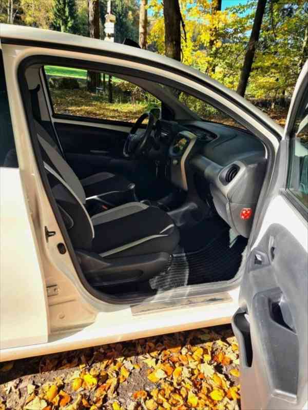 Toyota Aygo 1,0   VVTi - Velmi úsporné - foto 12