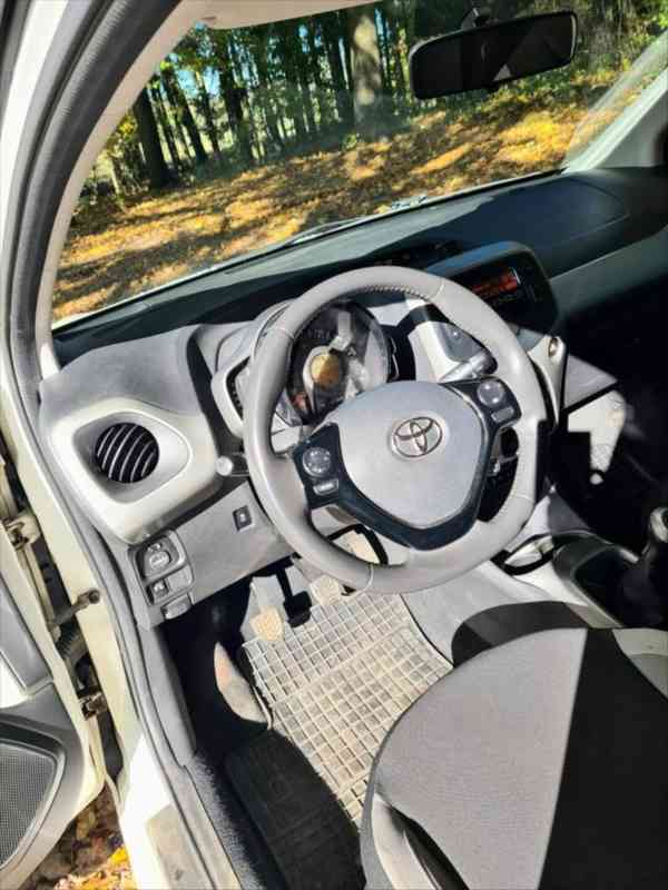 Toyota Aygo 1,0   VVTi - Velmi úsporné - foto 17