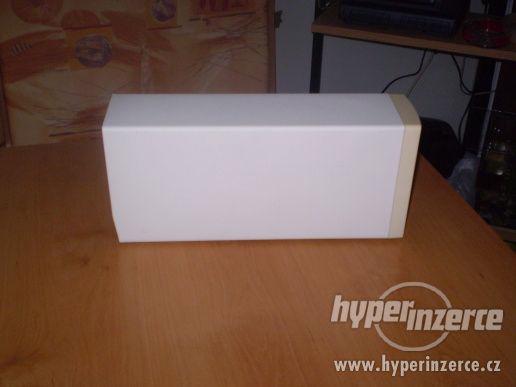 Záložní zdroj APC Back-UPS 400 - foto 2