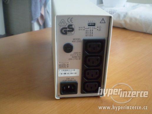 Záložní zdroj APC Back-UPS 400 - foto 4