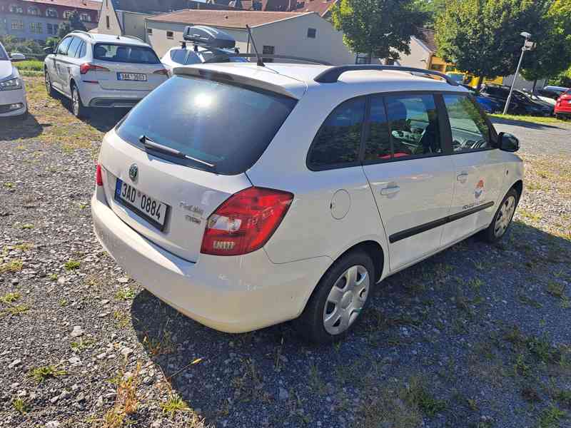 Škoda Fabia kombi 1.2 - foto 4