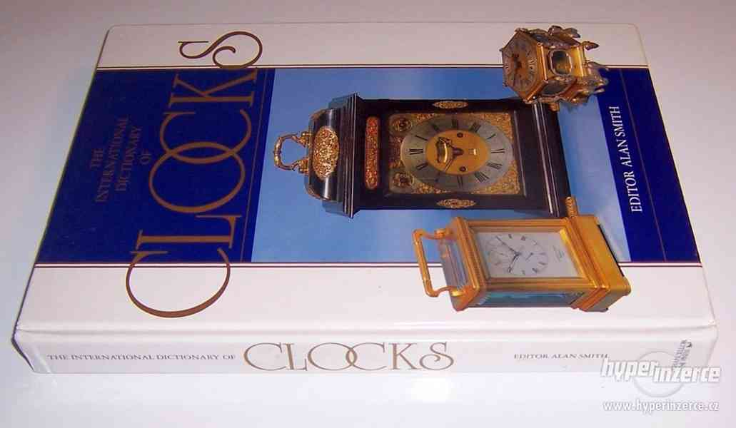 Kniha The International Dictionary of Clocks - staré hodiny - foto 2