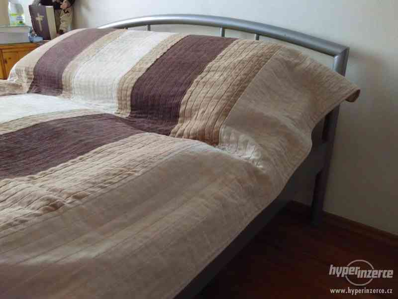 Kovová postel s polohovacím roštem (140x200cm) - foto 3