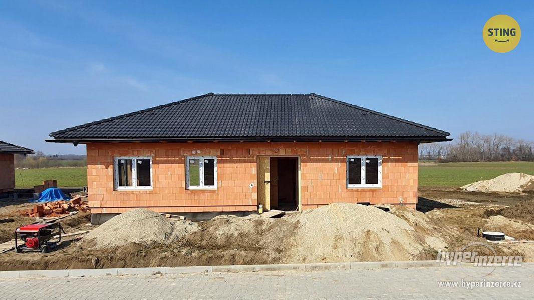 Novostavba o dispozici 5+kk typu bungalov, Starý Mateřov, parcela: 902/12 - foto 15