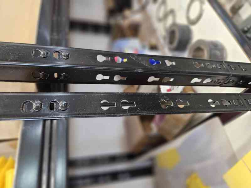 Prodáme regály, šatní skříně, nábytek do kanceláře apod. - foto 6