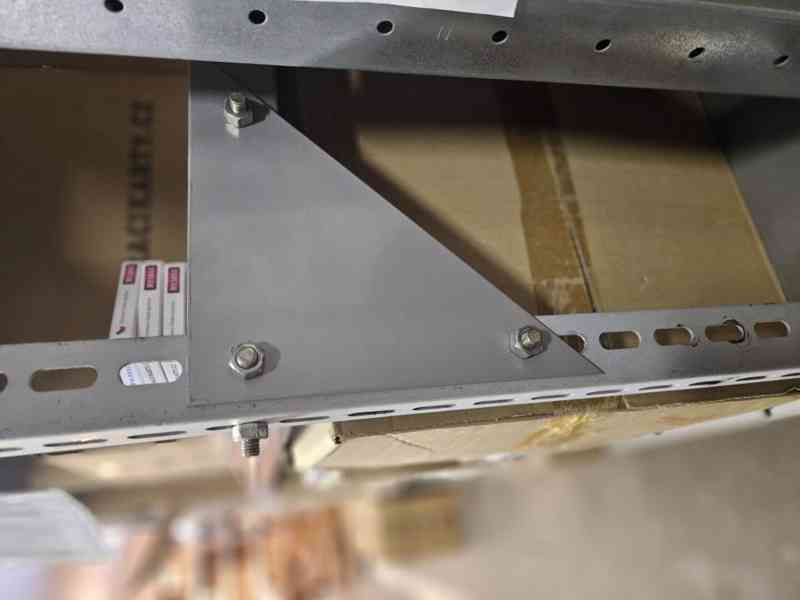 Prodáme regály, šatní skříně, nábytek do kanceláře apod. - foto 4