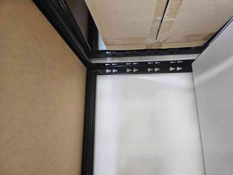 Prodáme regály, šatní skříně, nábytek do kanceláře apod. - foto 7