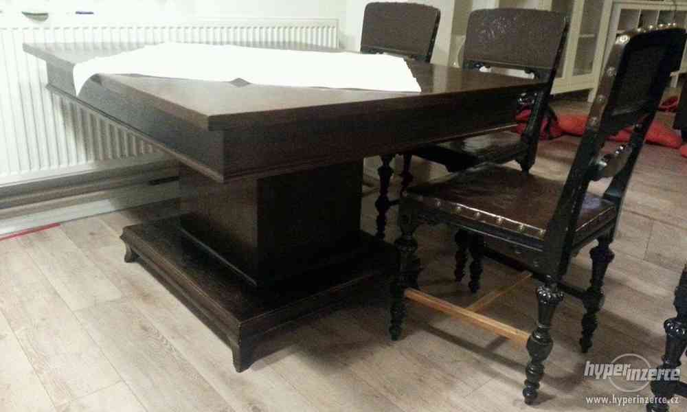 dřevěný stůl a kožené židle, masiv - foto 1