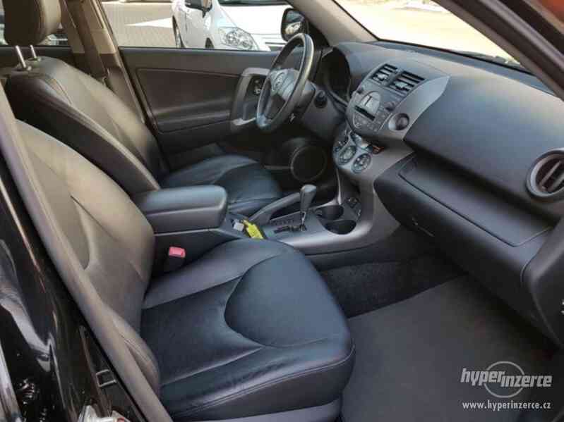 Toyota RAV4 2.0 VVT-i Executive benzín 112kw - foto 10