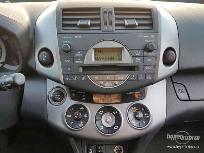 Toyota RAV4 2.0 VVT-i Executive benzín 112kw - foto 12