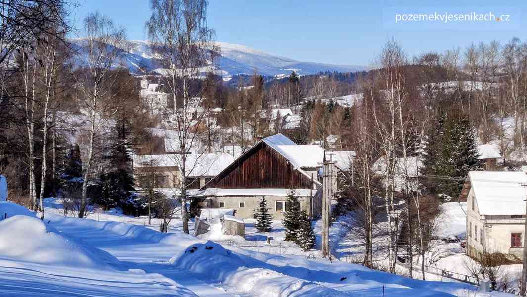 Stavební pozemek, dvě dřevostavby a stavební povolení. - foto 11