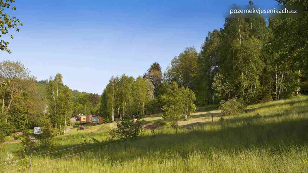 Stavební pozemek, dvě dřevostavby a stavební povolení. - foto 21