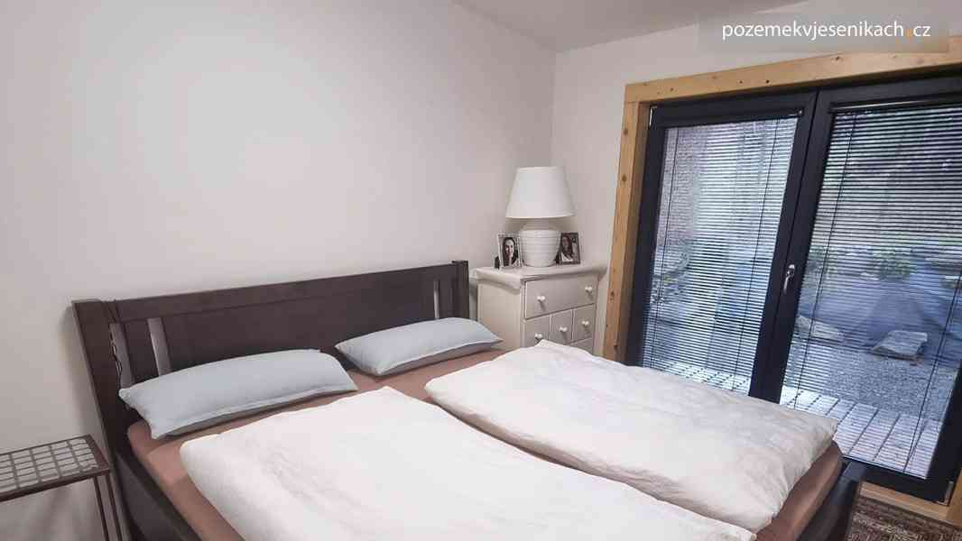 Stavební pozemek, dvě dřevostavby a stavební povolení. - foto 5