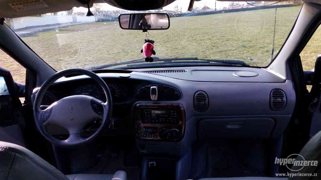 Chrysler Voyager - foto 8