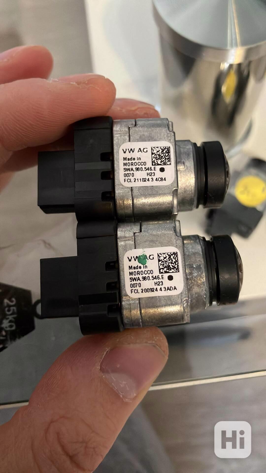 5WA980546E Parkovací Kamera skoda vw predni - foto 1