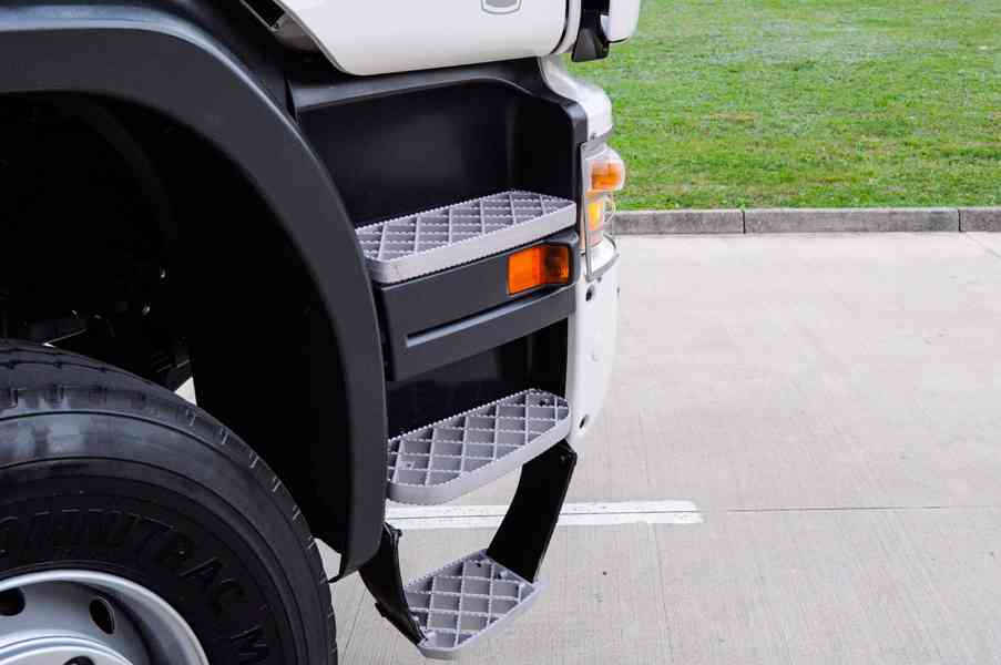 SCANIA P440 4X4 TŘÍSTRANNÝ SKLÁPĚČ / VYKLÁPĚČ 53.000KM EU5 - foto 8