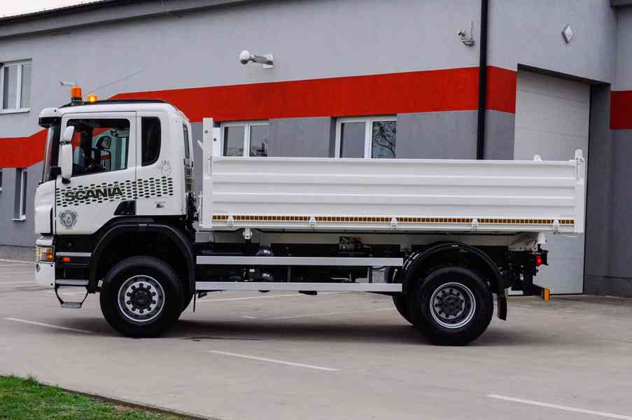 SCANIA P440 4X4 TŘÍSTRANNÝ SKLÁPĚČ / VYKLÁPĚČ 53.000KM EU5 - foto 4