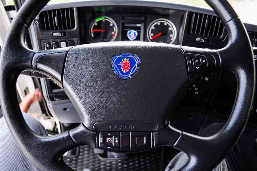 SCANIA P440 4X4 TŘÍSTRANNÝ SKLÁPĚČ / VYKLÁPĚČ 53.000KM EU5 - foto 70