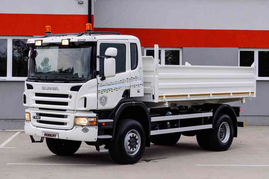 SCANIA P440 4X4 TŘÍSTRANNÝ SKLÁPĚČ / VYKLÁPĚČ 53.000KM EU5 - foto 3