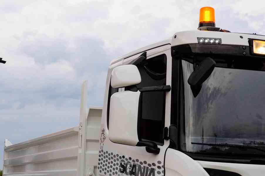 SCANIA P440 4X4 TŘÍSTRANNÝ SKLÁPĚČ / VYKLÁPĚČ 53.000KM EU5 - foto 39