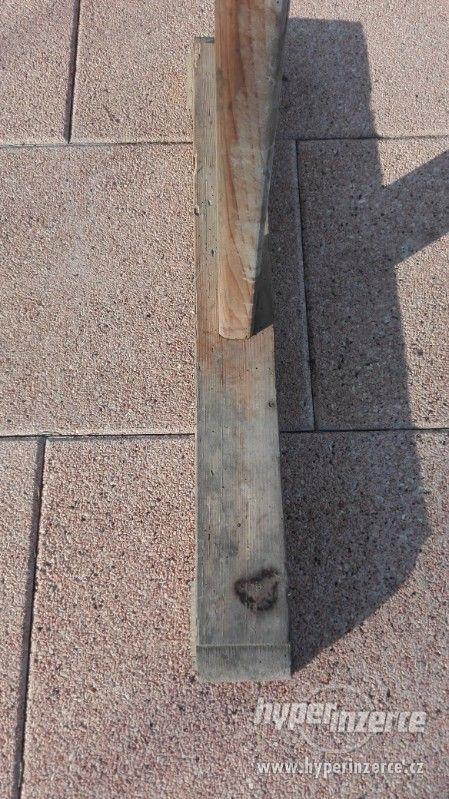 Starý dřevěný věšák - foto 3