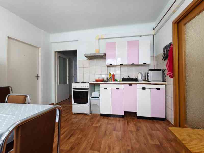 Ubytování pro 6-8 osob, 3+1, 70m2, Jablonec (ul. Zlatá)