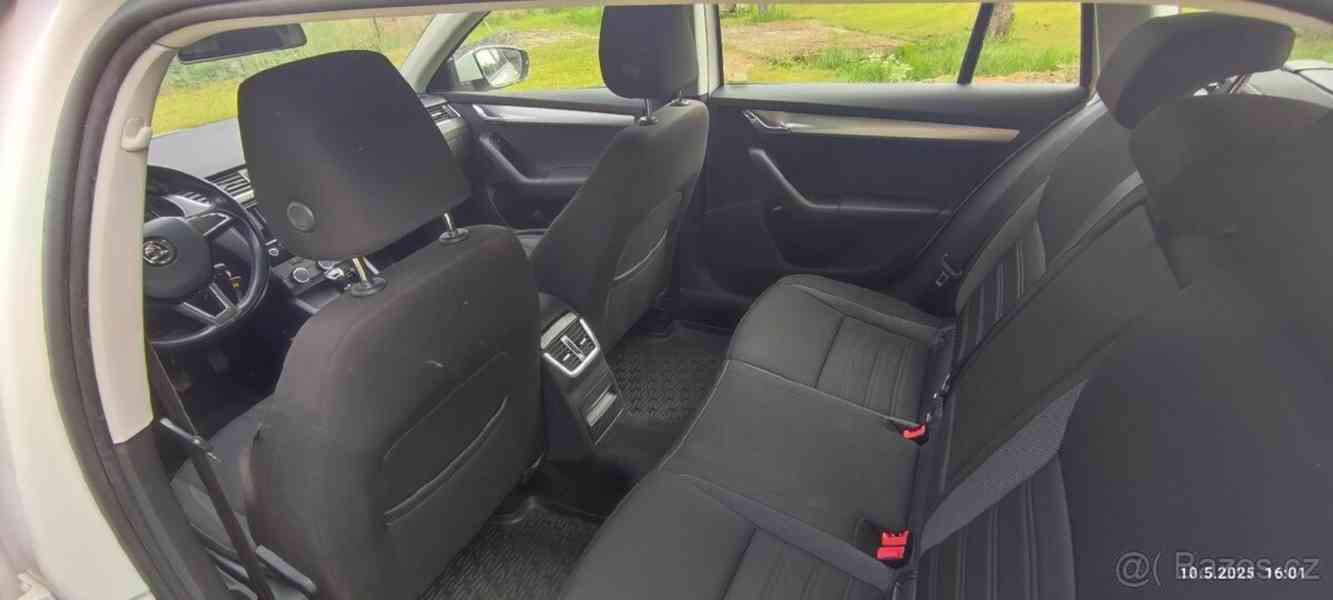 Škoda Octavia 1,6   3 - foto 10