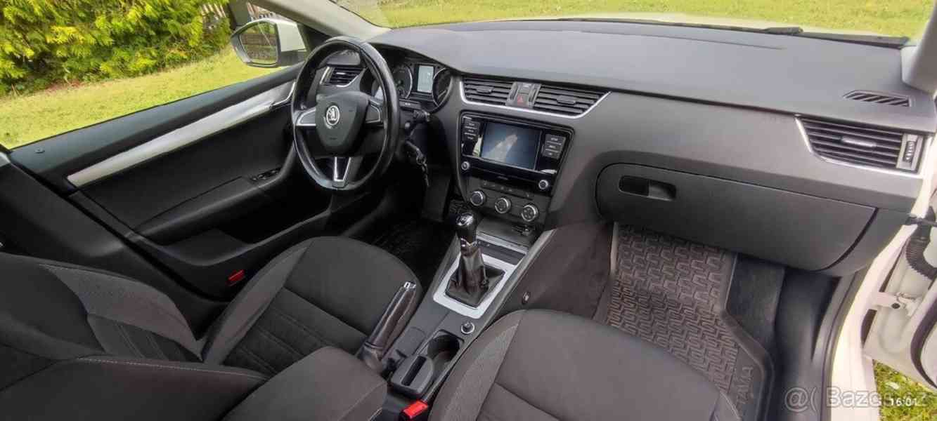 Škoda Octavia 1,6   3 - foto 15