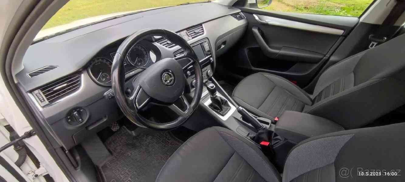 Škoda Octavia 1,6   3 - foto 11