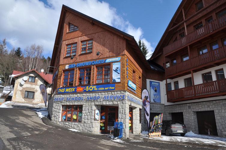 PRÁCE V PŮJČOVNĚ LYŽÍ A SNOWBOARDŮ NA HORÁCH!!! - foto 3