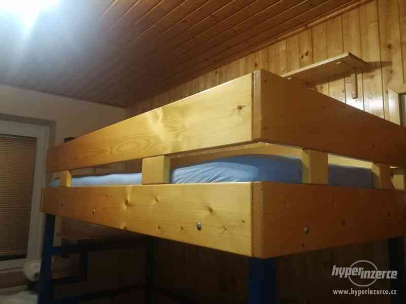 Jednopatrová postel domácí výroby - foto 2