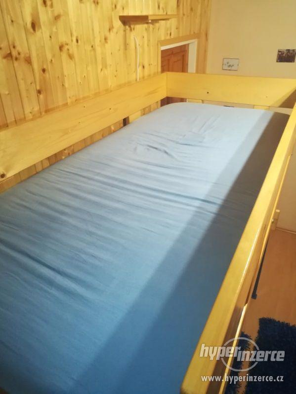 Jednopatrová postel domácí výroby - foto 5