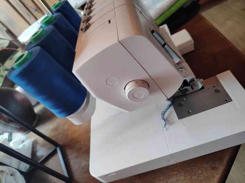 Merrylock MK 4075 - overlock i coverlock - foto 3