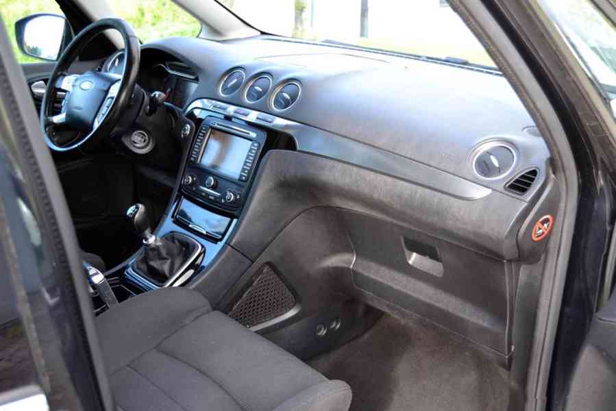 Ford Galaxy 2.0 TDCI 103kW Titanium Panorama 7 míst - foto 15
