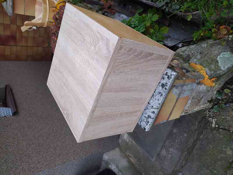 Pěkné dva noční stolky ,levně - foto 4