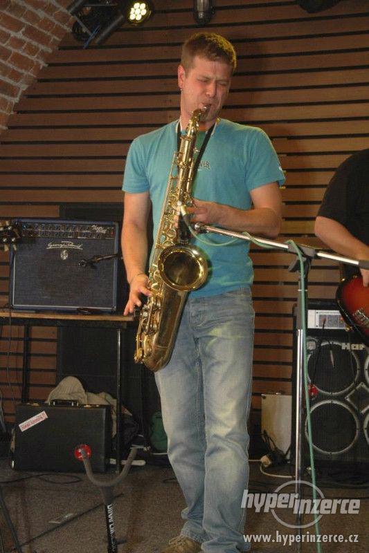 Saxofonista (tenor) hledá kapelu - foto 1