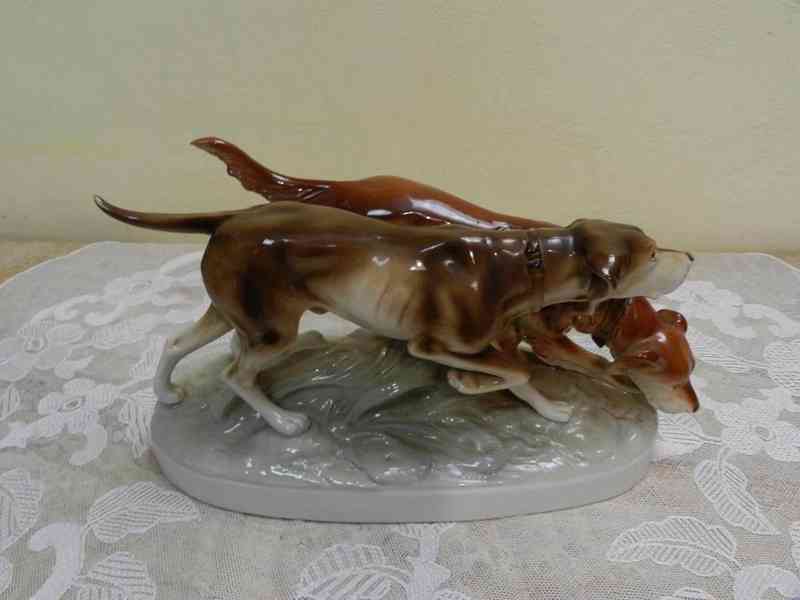 Krásná větší porcelánová soška Lovečtí Psi Royal Dux  - foto 6