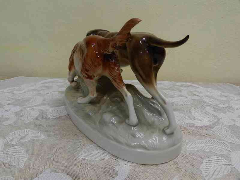 Krásná větší porcelánová soška Lovečtí Psi Royal Dux  - foto 5