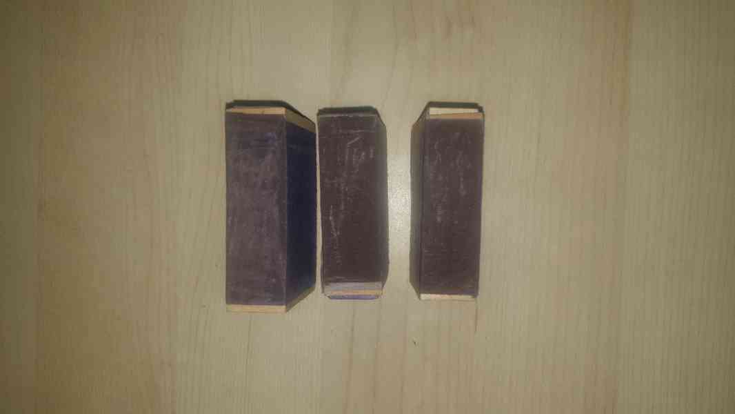 Stará dýhovaná krabička se zápalkami. - foto 3