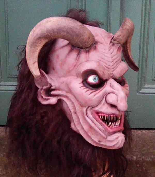 Realistická maska Krampus s rohy - foto 3