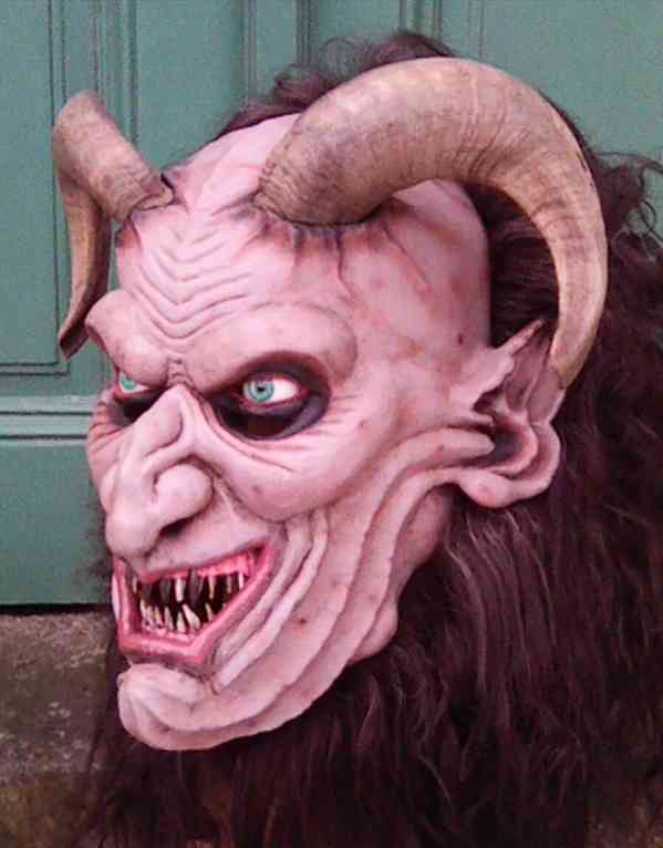 Realistická maska Krampus s rohy - foto 4