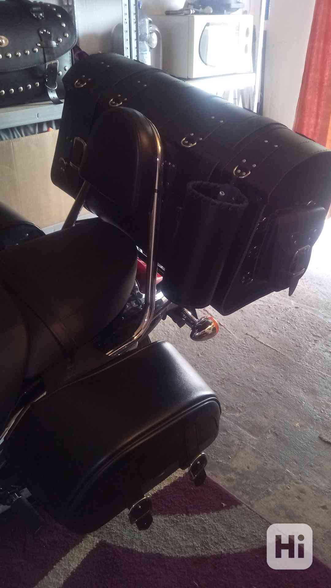 kožený kufr na zadní nosič motocyklu - foto 1